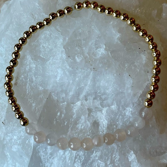 Handmade 14k gold filled bead + pale pink morganite bead stretch bracelet - Picture 2 of 11